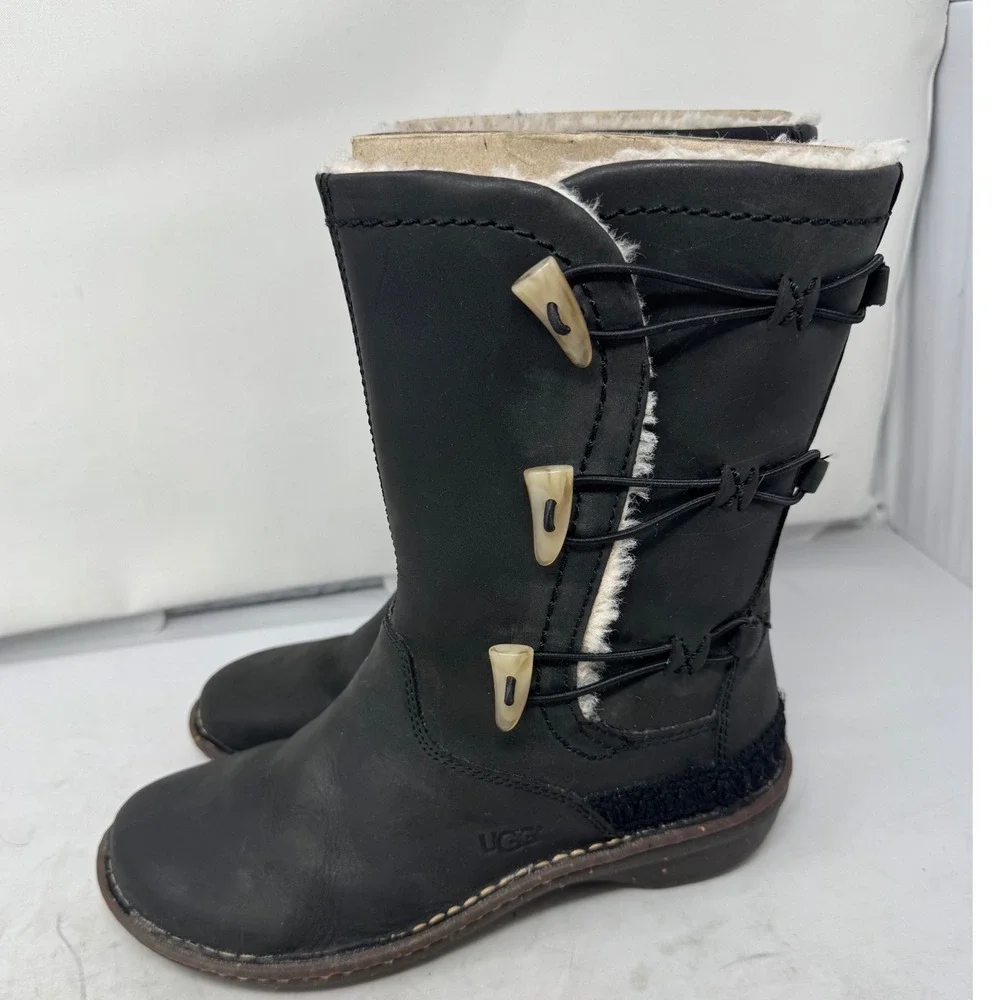🔥UGG Australia 🖤Kensington Black Leather Shearling Toggle Boots 5156 Womens‎ 8